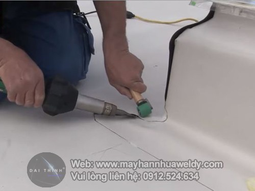 m&aacute;y h&agrave;n bạt nhựa cầm tay triacst leister