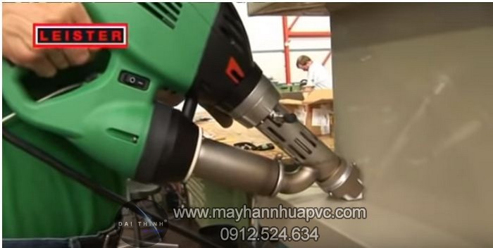 Máy hàn đùn WeldPlast trong thi công hàn chi tiết nhựa vỏ tàu thuyền Máy hàn đùn WeldPlast trong thi công hàn chi tiết nhựa vỏ tàu thuyền